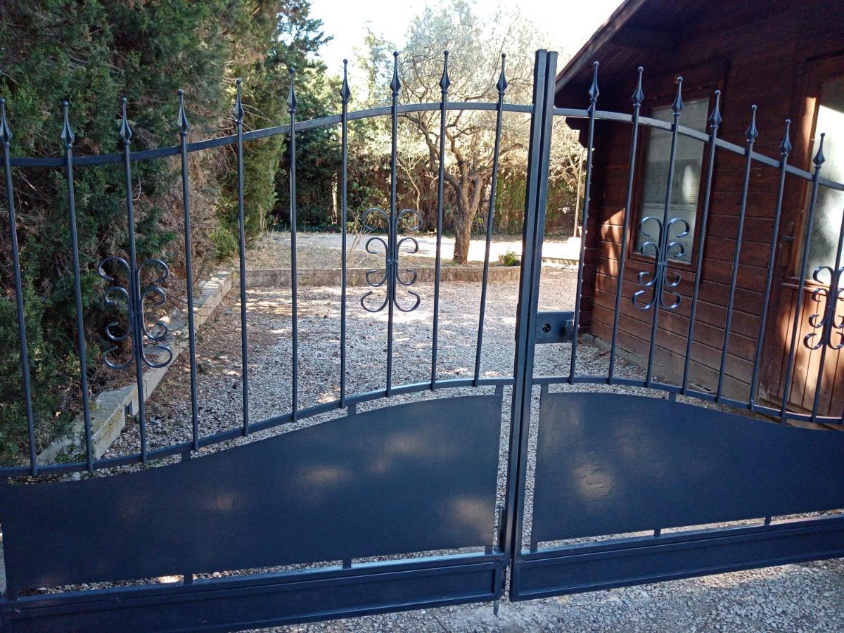 Chalet Agreable, A Proximite Du Centre Historique, Golf Academy Villeneuve-les-Avignon Exterior photo